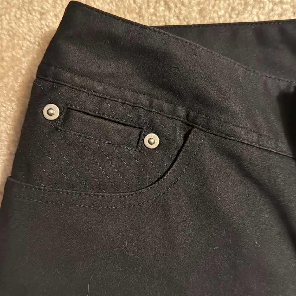 Y2K black capris with detailed front pockets size 2 - Picture 5 of 6